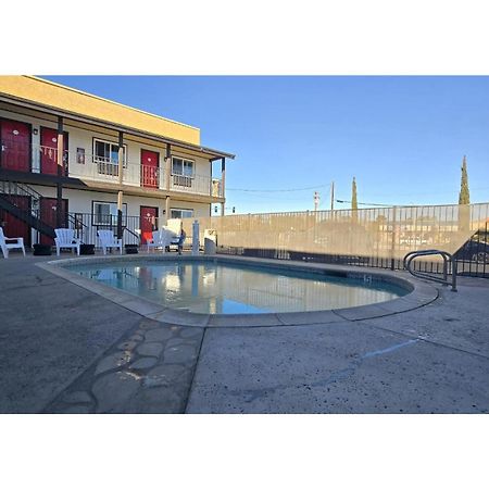 Hotel Avenida Victorville I 15 Экстерьер фото