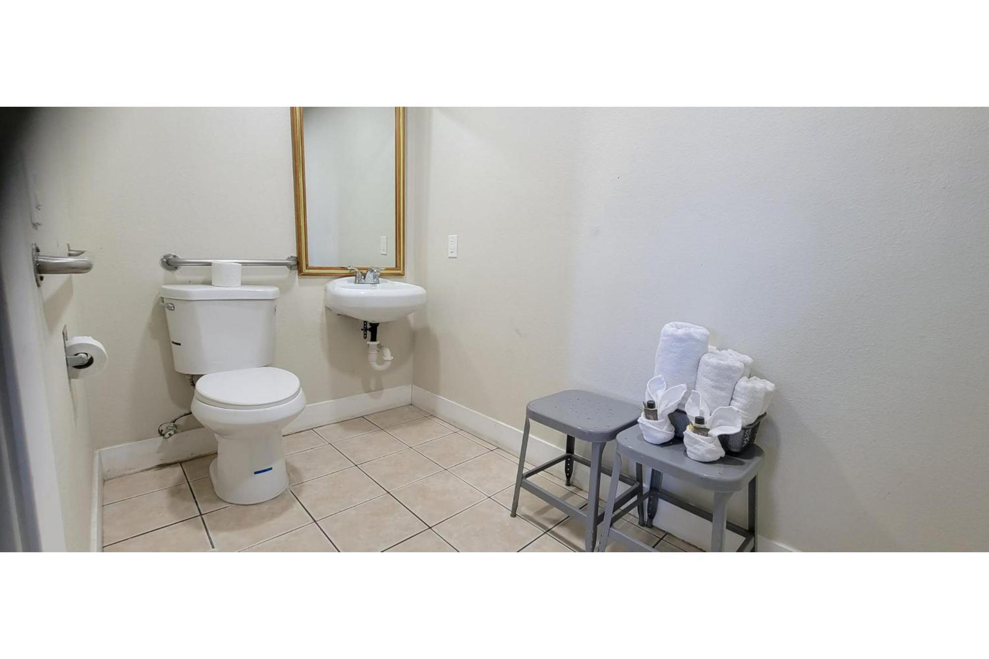 Hotel Avenida Victorville I 15 Экстерьер фото