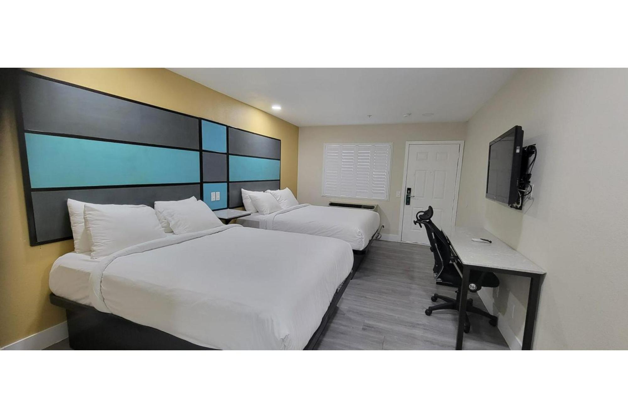 Hotel Avenida Victorville I 15 Экстерьер фото