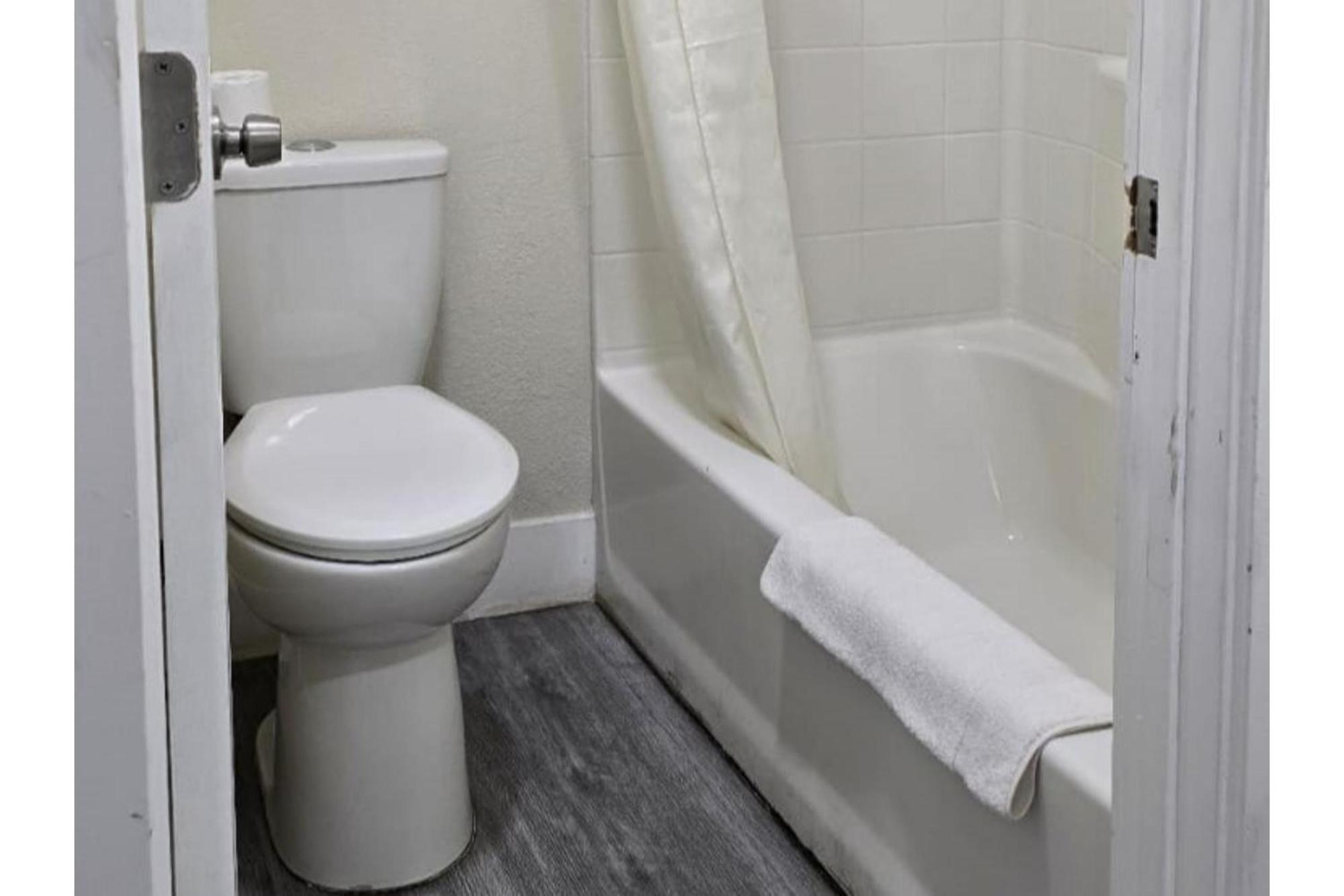 Hotel Avenida Victorville I 15 Экстерьер фото