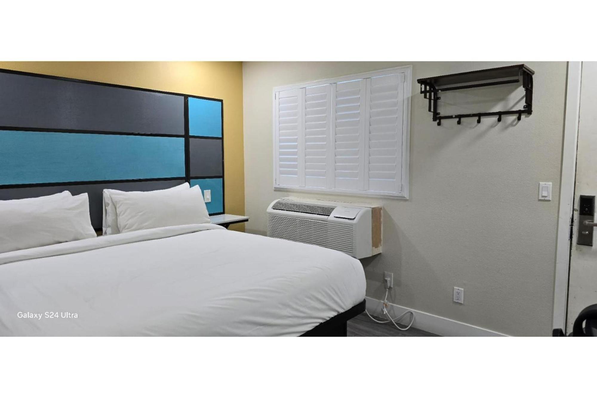Hotel Avenida Victorville I 15 Экстерьер фото