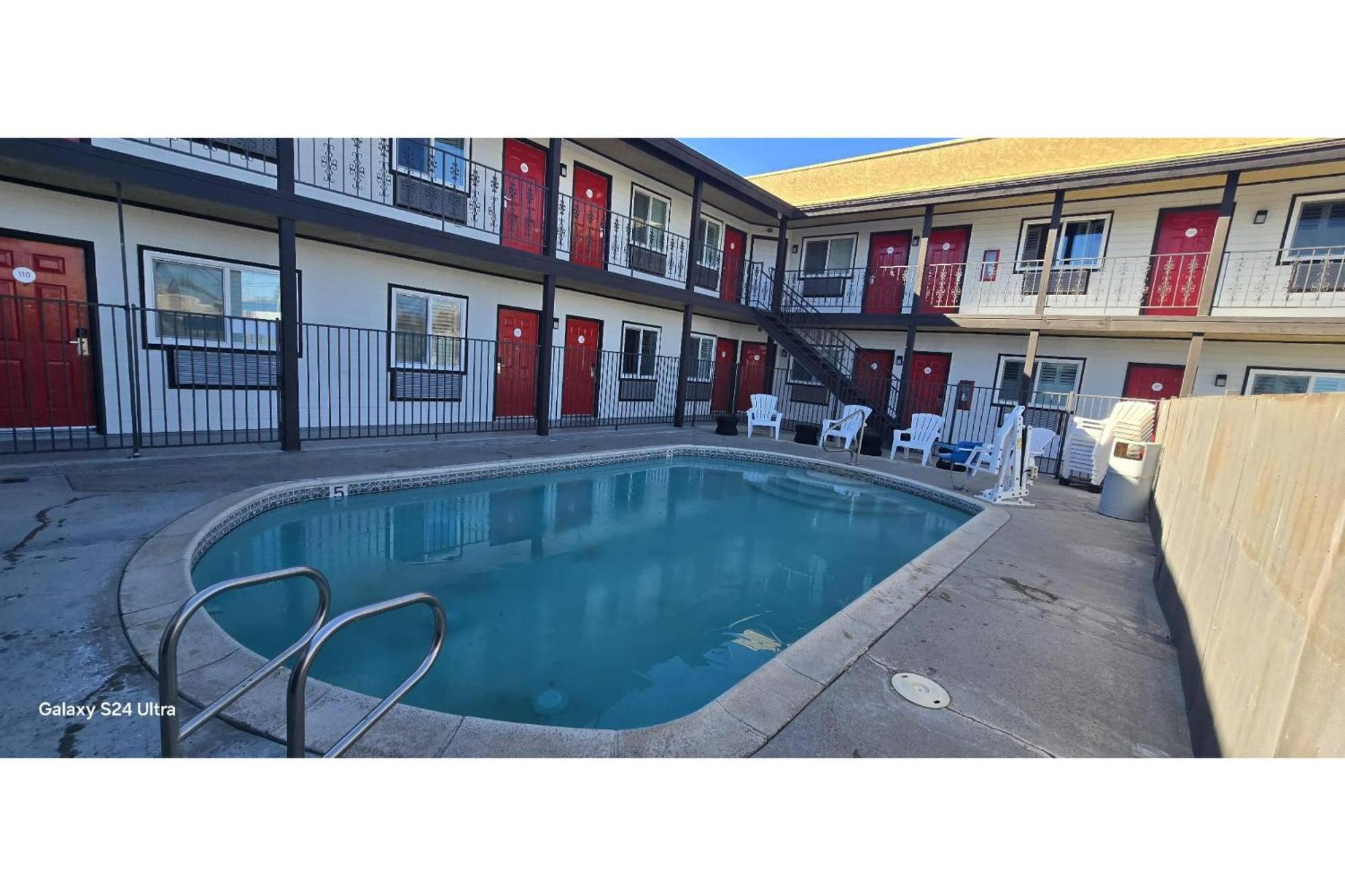 Hotel Avenida Victorville I 15 Экстерьер фото